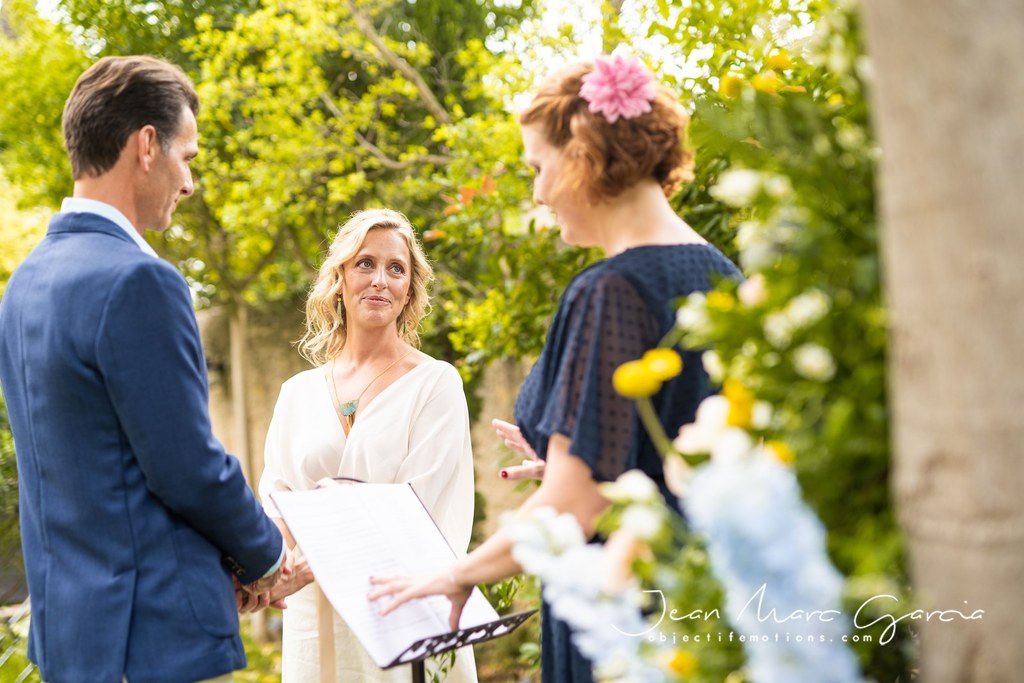 aude-officiante-ceremonie-laique-005 Aude, officiante de cérémonie laïque pendant la célébration d'un mariage à Toulouse en Occitanie dans un jardin