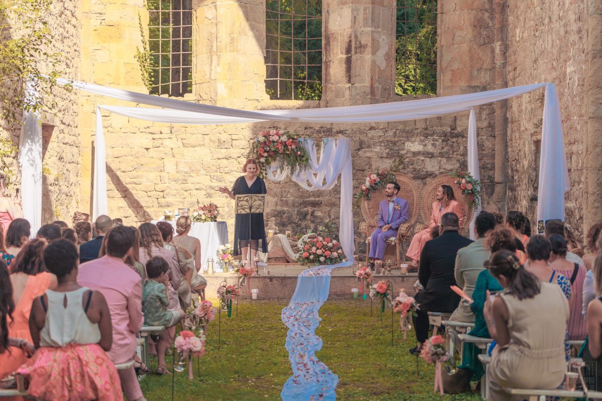 aude-officiante-ceremonie-laique-045 Aude, officiante de cérémonie laïque, en pleine célébration d'un mariage d'un couple homosexuel à Toulouse en Occitanie