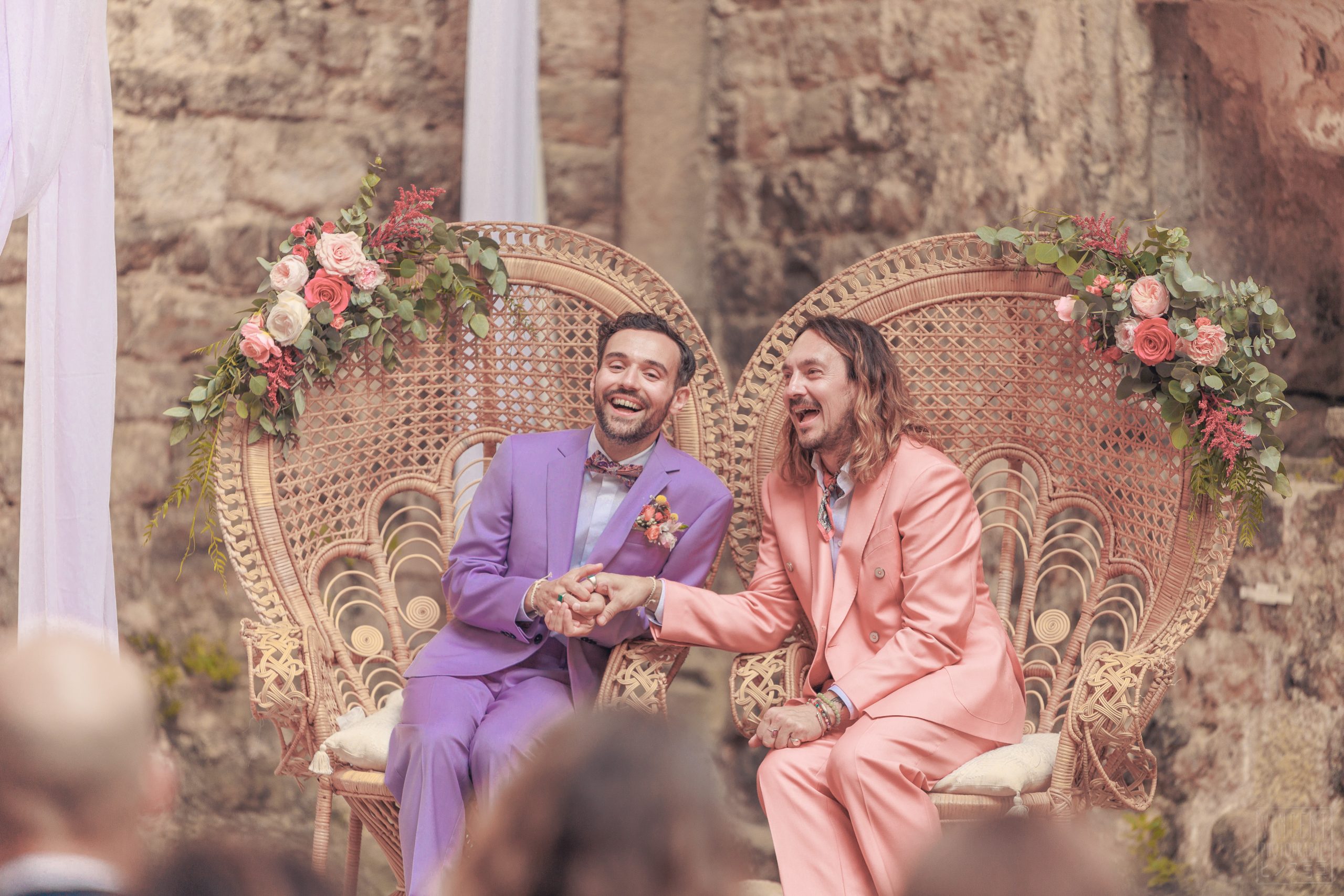 Amour, Hommage & Destin… Benjamin & Mathieu : une union lumineuse à l&rsquo;Abbaye de Villelongue !