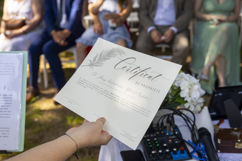 Cérémonie laïque au domaine de Balestat par La plume de vos envies, une certificat de transfert de propriété par commun